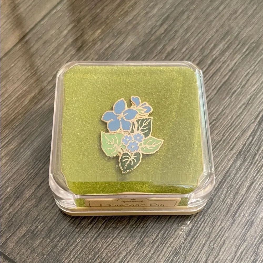 Vintage Hallmark Cards Inc. Forget - Me - Not Flower Enamel Cloisonné Pin Brooch